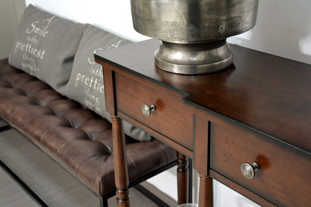 Konsola kolonialna do przedpokoju w kolorze mahoniowym